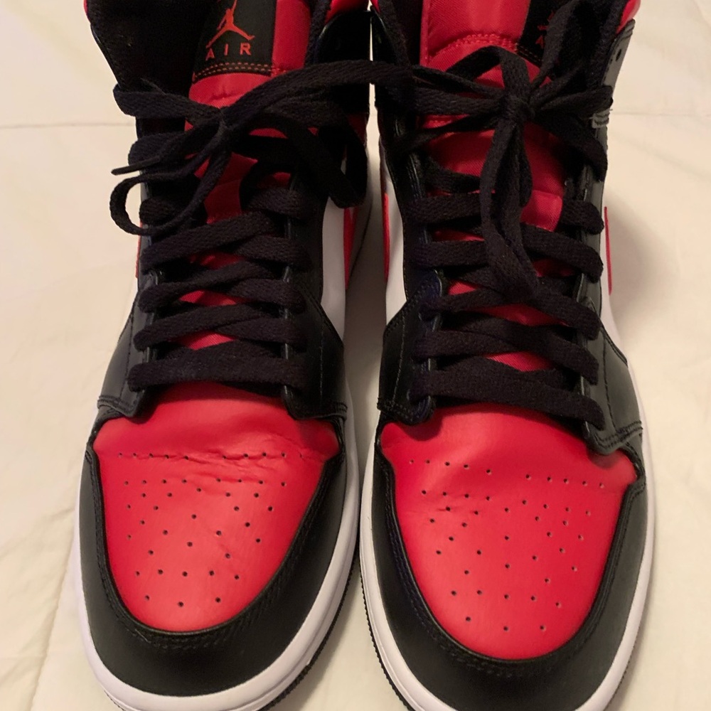 Jordan 1 Mid - Picture 2 of 11
